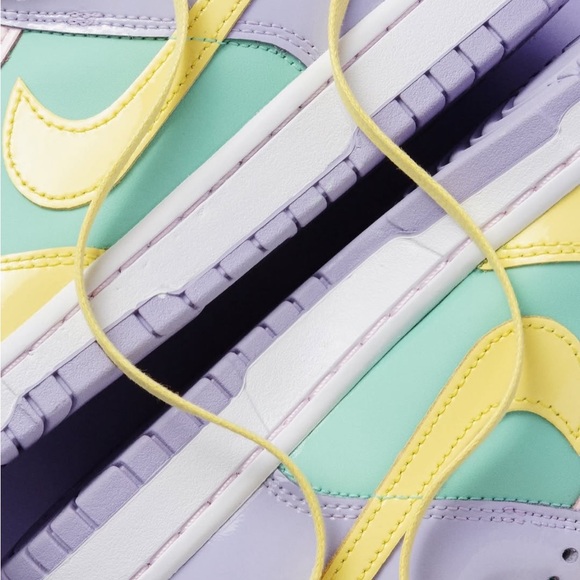 Nike dunk Easter 
Brand new - Picture 3 of 10